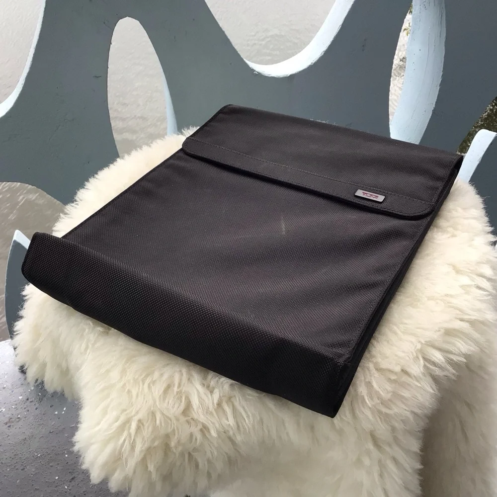 Tumi Lightweight Top Rear Handle Expandable Messenger Travel Case